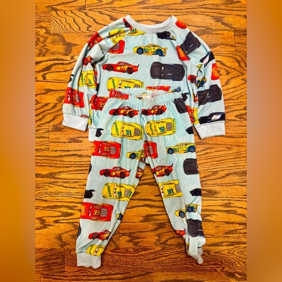 Disney Cars Sz 4 velvety soft Pajama Set - Picture 2 of 9
